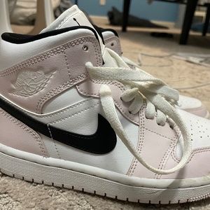 Air Jordan 1 MID
